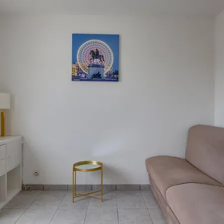 公寓 Lovely Studio Near Jean Mace