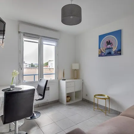 Lovely Studio Near Jean Mace 公寓 *